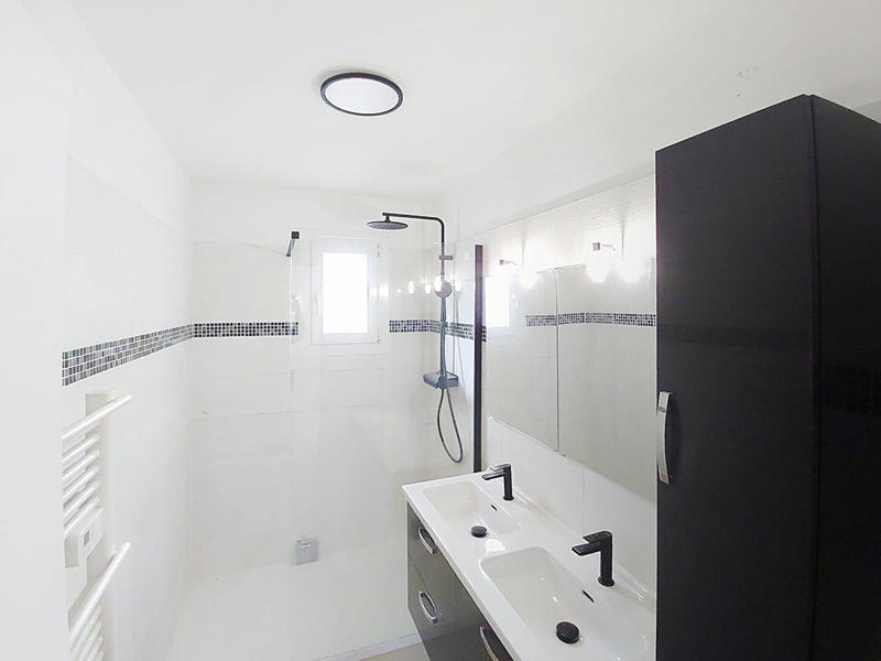 Appartement - 94 m² - 5 pièces