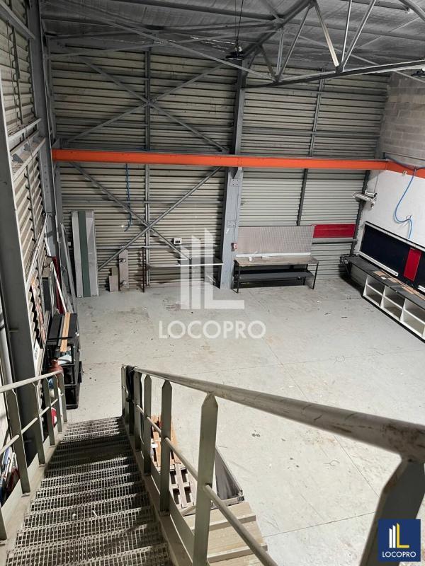 Local d'activité / Entrepôt - 1 200 m²
