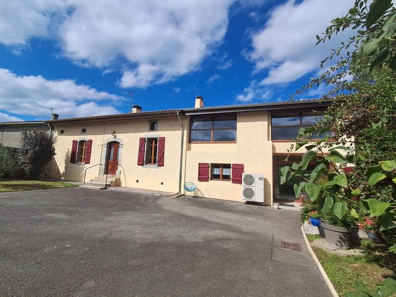 Maison de village - 249 m² - 7 pièces