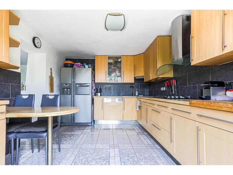 Maison - 301 m² - 9 pièces