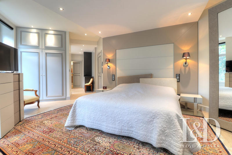 Maison - 321 m² - 10 pièces