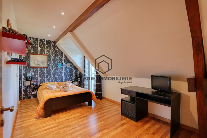 Maison - 313 m² - 7 pièces