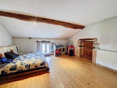 Maison - 220 m² - 5 pièces