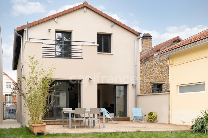 Maison - 210 m² - 9 pièces