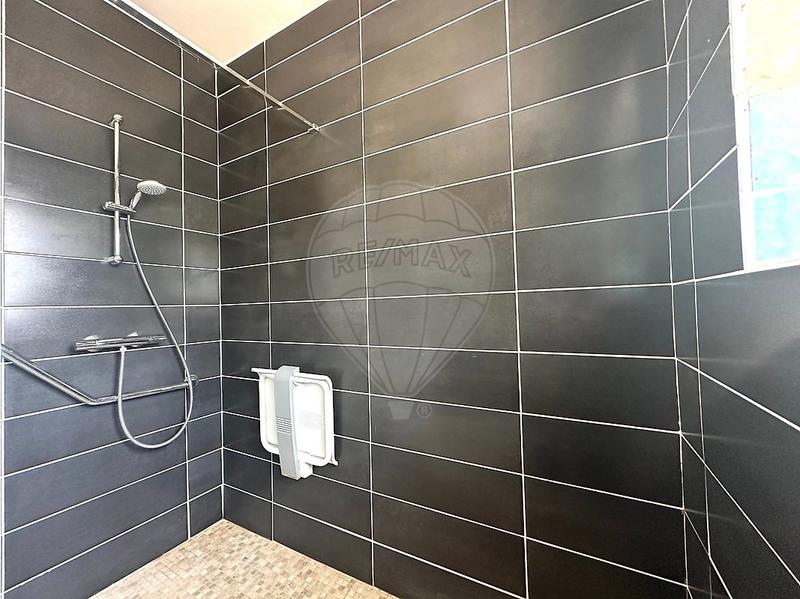 Maison - 181 m² - 9 pièces