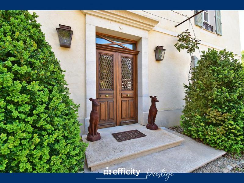 Maison - 400 m² - 8 pièces