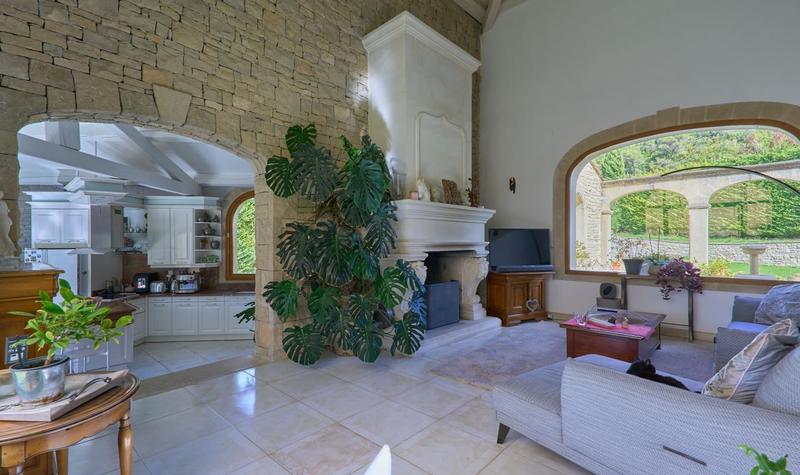 Maison - 255 m² - 6 pièces