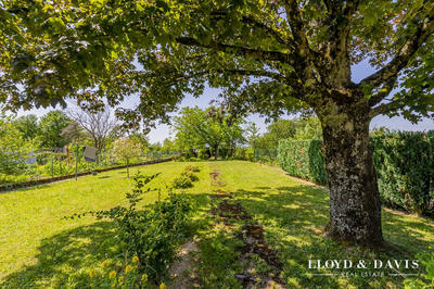 Maison - 230 m² - 13 pièces