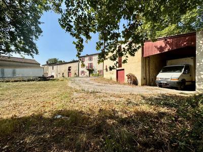 Maison - 335 m² - 13 pièces