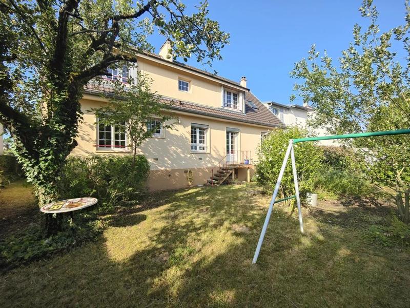 Maison - 162 m² - 9 pièces