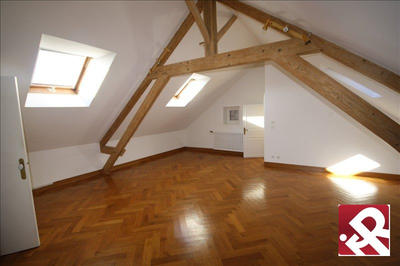 Maison - 1 m² - 10 pièces
