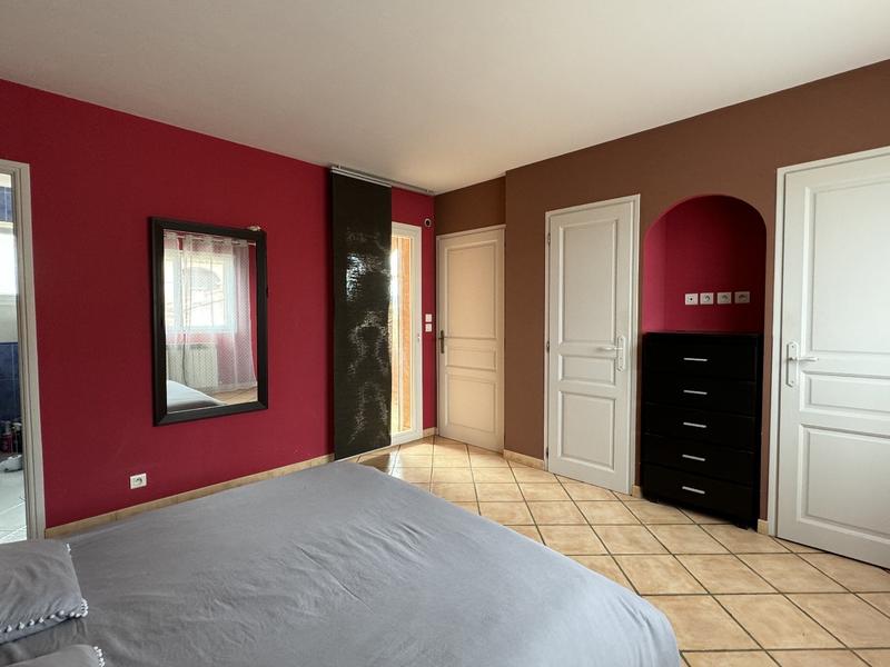 Maison - 235 m² - 4 pièces