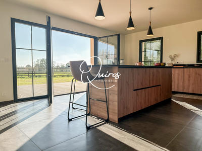 Maison - 290 m² - 8 pièces