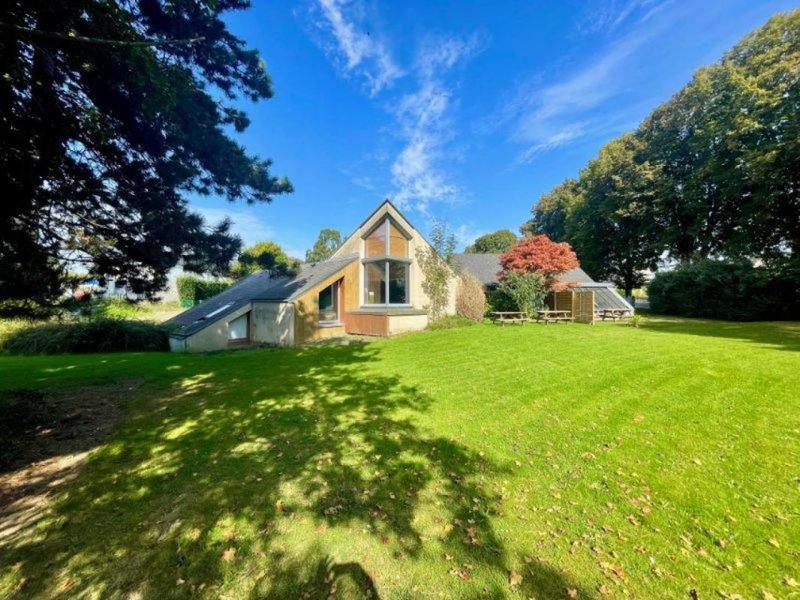 Pavillon - 230 m² - 8 pièces