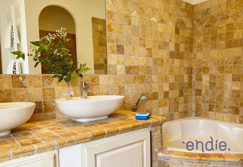 Maison - 221 m² - 5 pièces