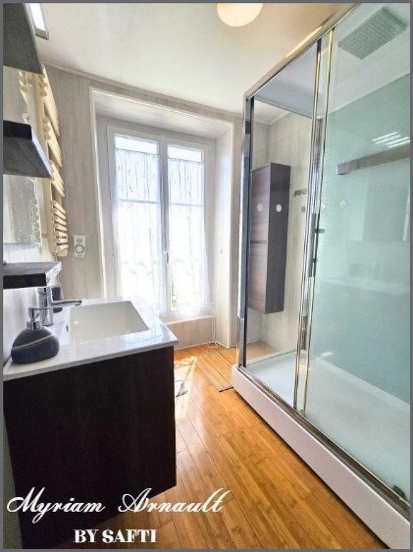 Maison - 189 m² - 9 pièces