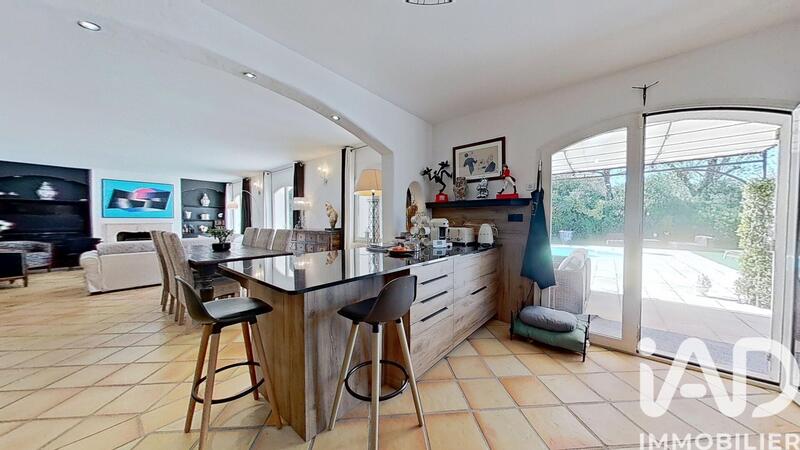 Maison - 200 m² - 5 pièces