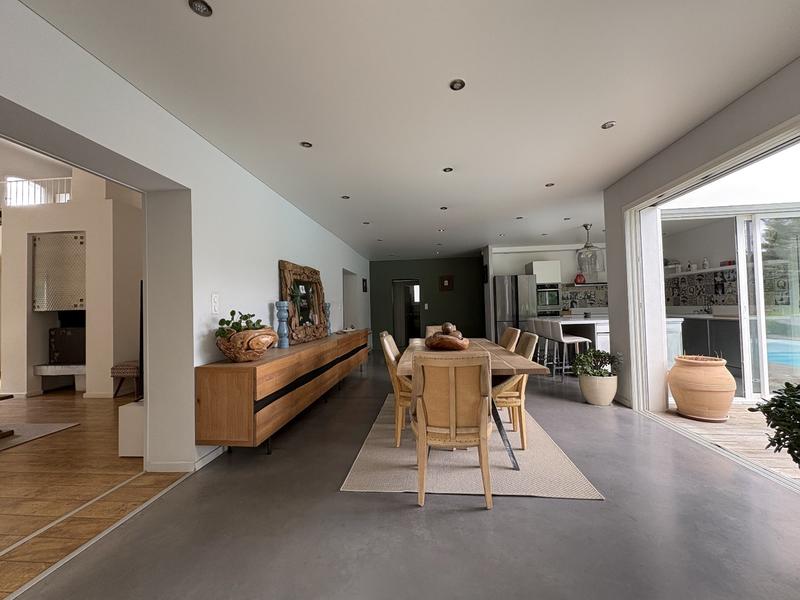 Maison - 250 m² - 6 pièces