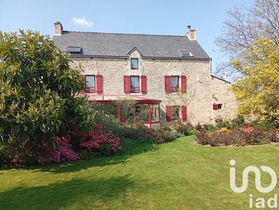 Maison - 228 m² - 10 pièces