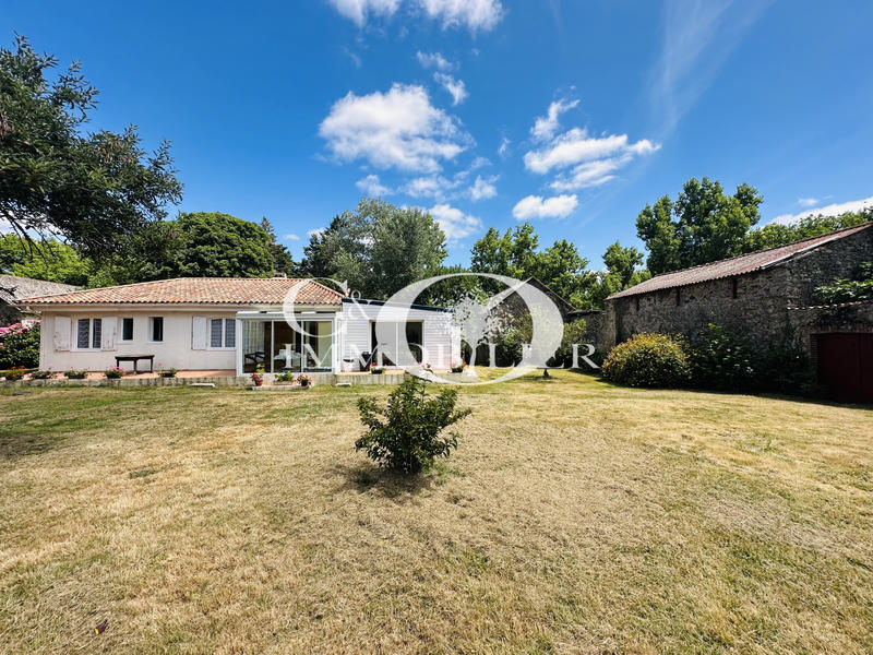 Maison - 364 m² - 6 pièces