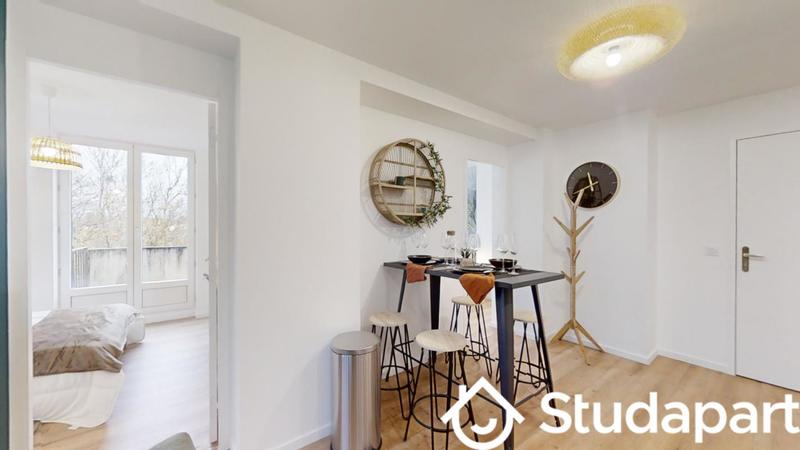 Chambre - 9 m² - 1 pièce