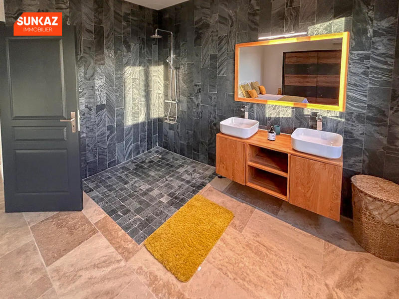 Appartement - 120 m² - 5 pièces