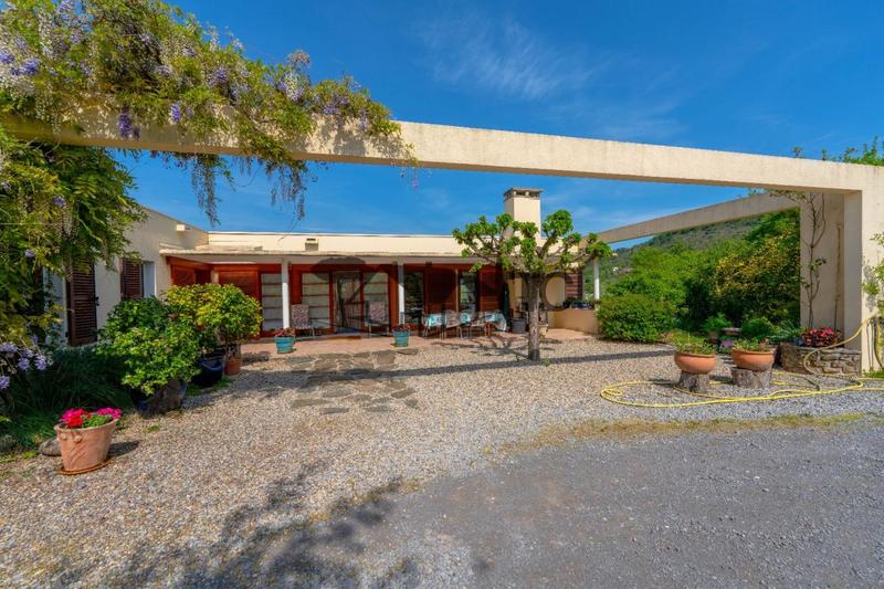 Maison - 216 m² - 7 pièces