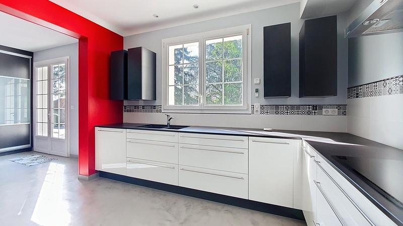 Maison - 370 m² - 10 pièces