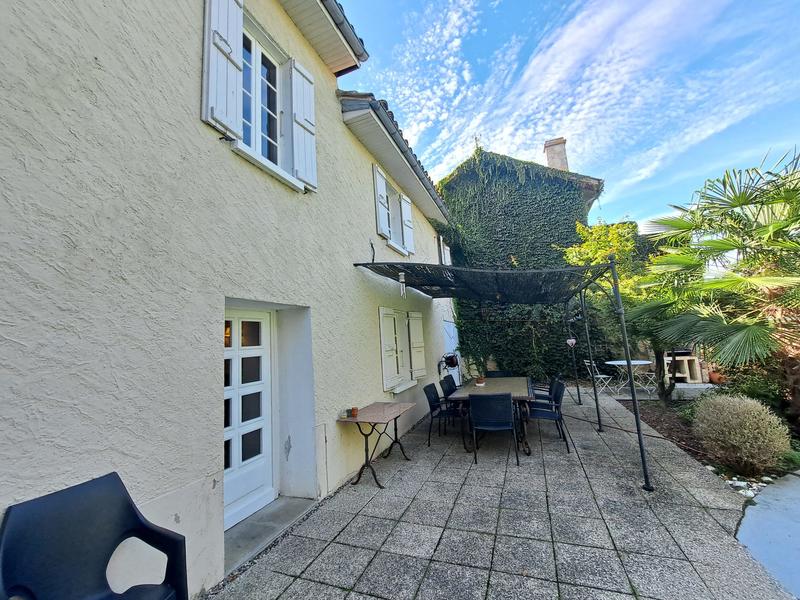 Maison - 220 m² - 6 pièces