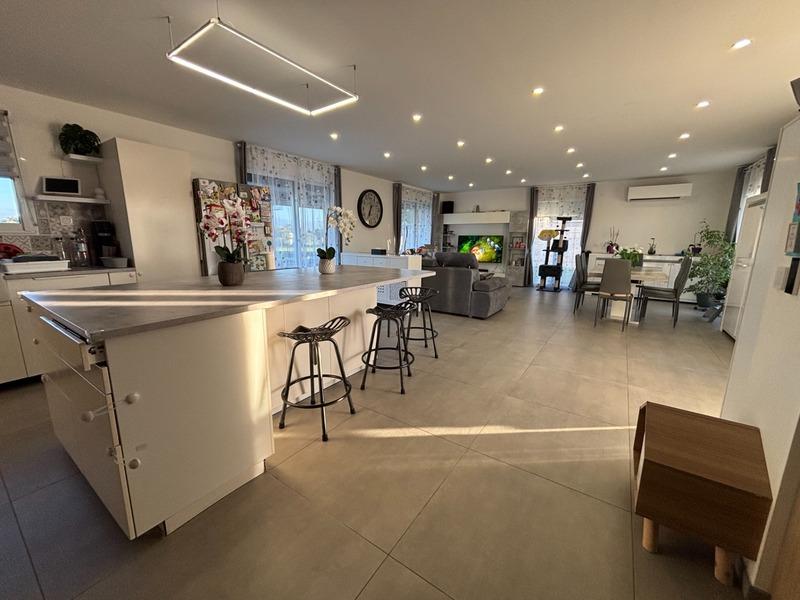 Pavillon - 180 m² - 6 pièces