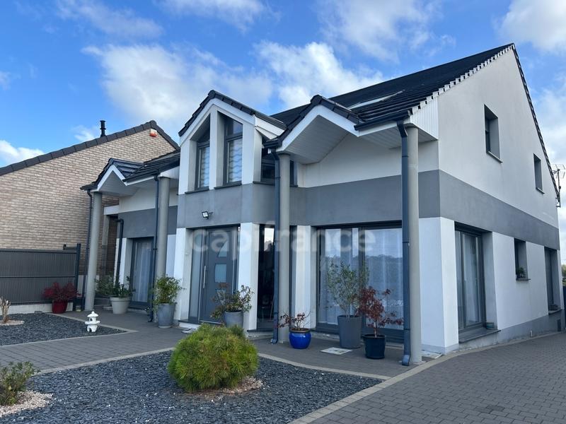 Maison - 200 m² - 5 pièces