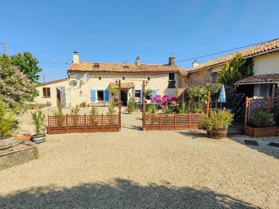 Maison en pierre - 211 m² - 9 pièces