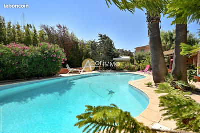 Maison - 235 m² - 7 pièces