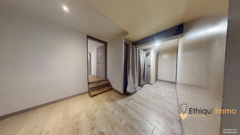 Maison - 230 m² - 7 pièces