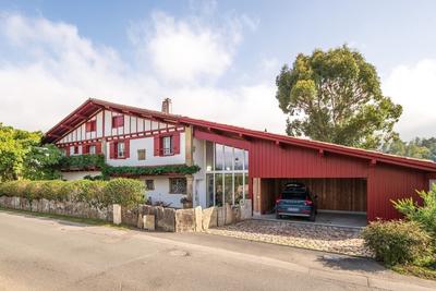 Maison - 430 m² - 11 pièces