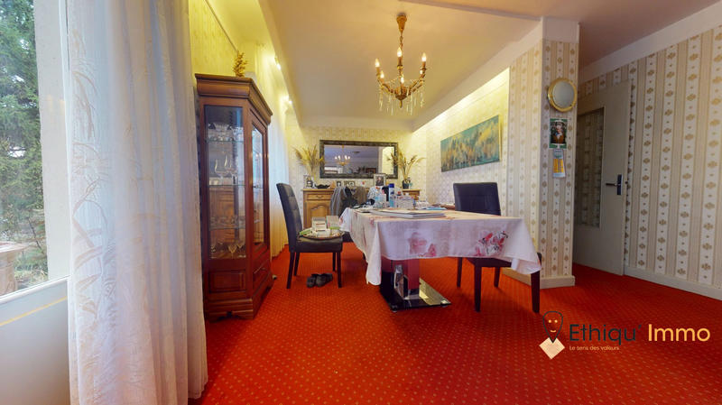 Maison - 385 m² - 9 pièces