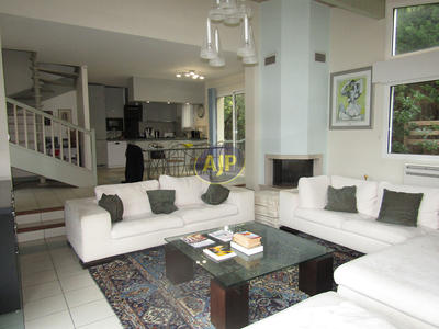 Maison - 111 m² - 5 pièces