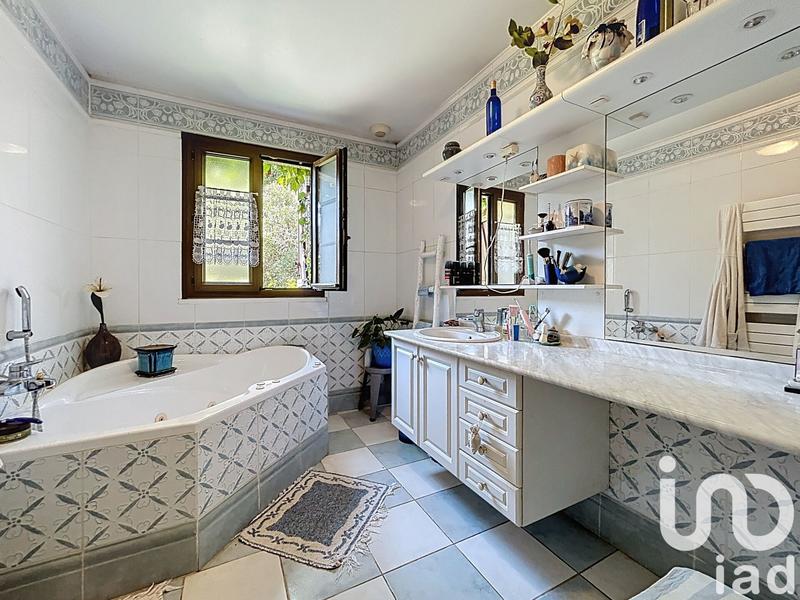 Maison - 280 m² - 8 pièces