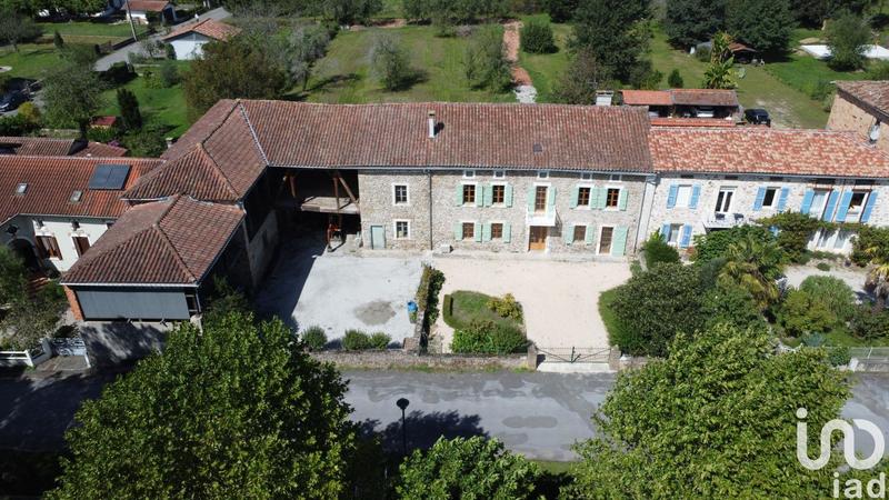 Maison - 237 m² - 6 pièces