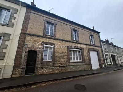 Maison - 104 m² - 5 pièces