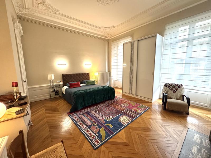 Appartement - 212 m² - 5 pièces