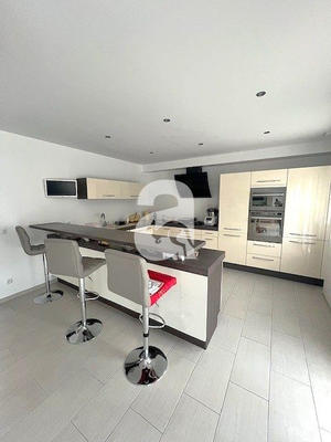 Maison - 176 m² - 9 pièces