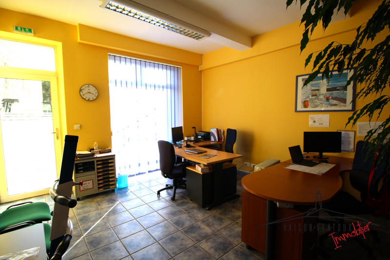 Bureau - 250 m² - 9 pièces