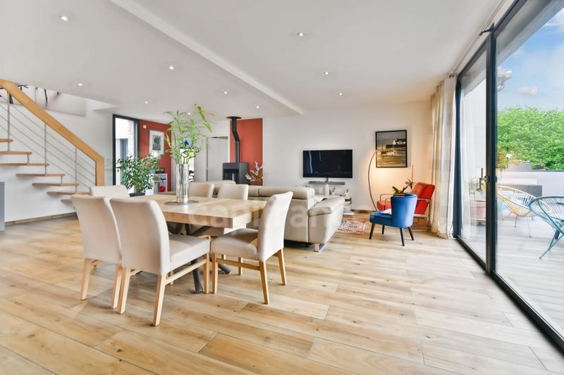 Maison - 320 m² - 6 pièces