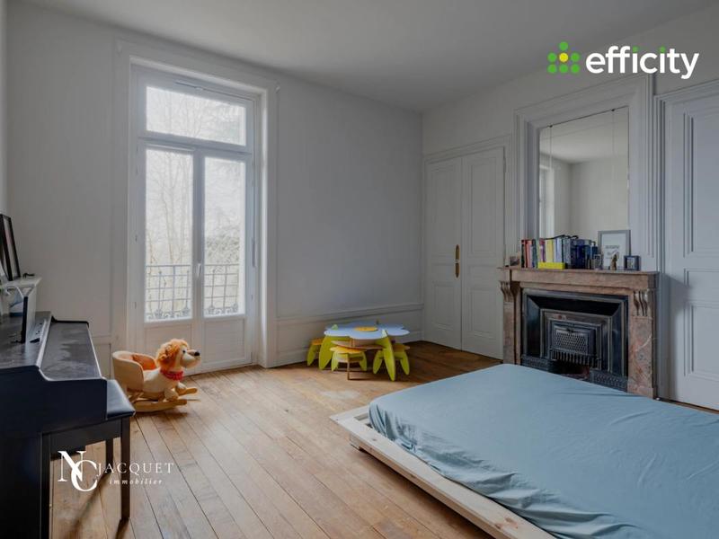 Demeure - 207 m² - 9 pièces