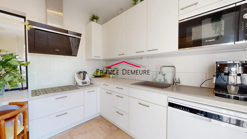 Maison - 186 m² - 8 pièces