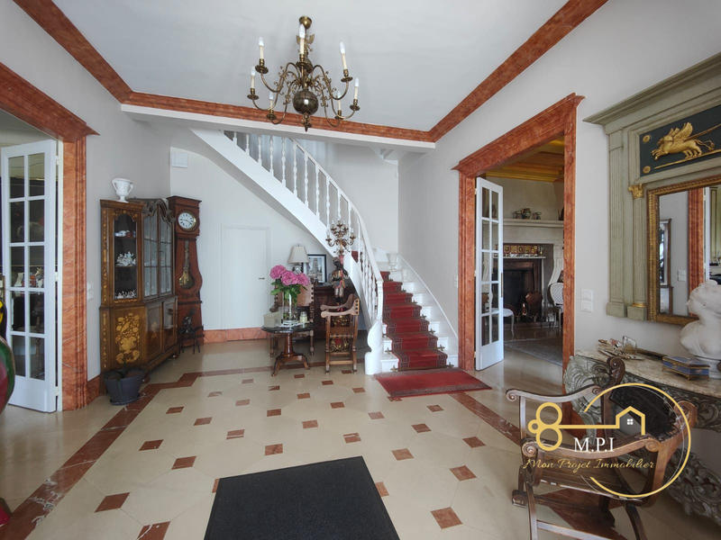 Château - 779 m² - 13 pièces