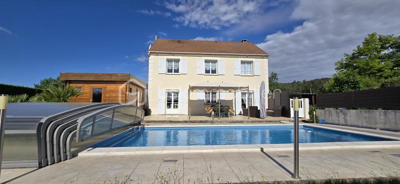 Maison - 140 m² - 6 pièces