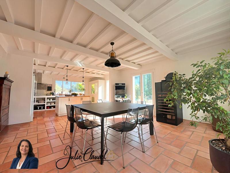 Maison - 274 m² - 9 pièces