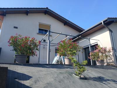 Maison - 180 m² - 11 pièces